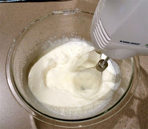 Mách bạn cách làm kem từ sữa bột đơn giản tại nhà