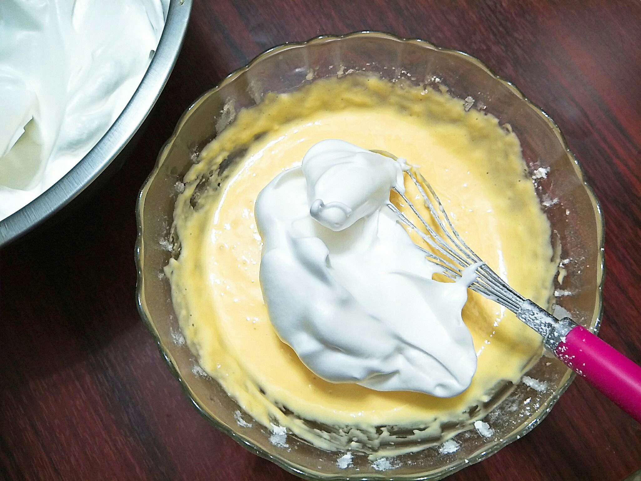 Phần kem bánh khi được làm từ kem bơ sẽ có khả năng tạo hình rất tốt