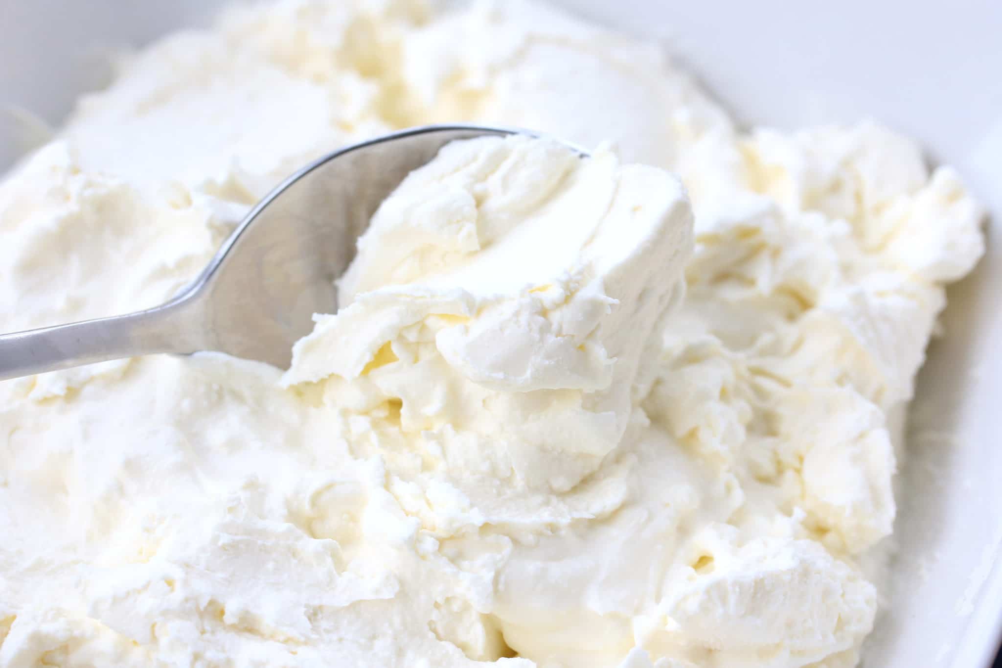 Cách làm kem bánh sinh nhật với whipping cream